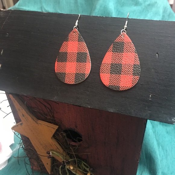 Buffalo Plaid Earrings! - Picture 4 of 5